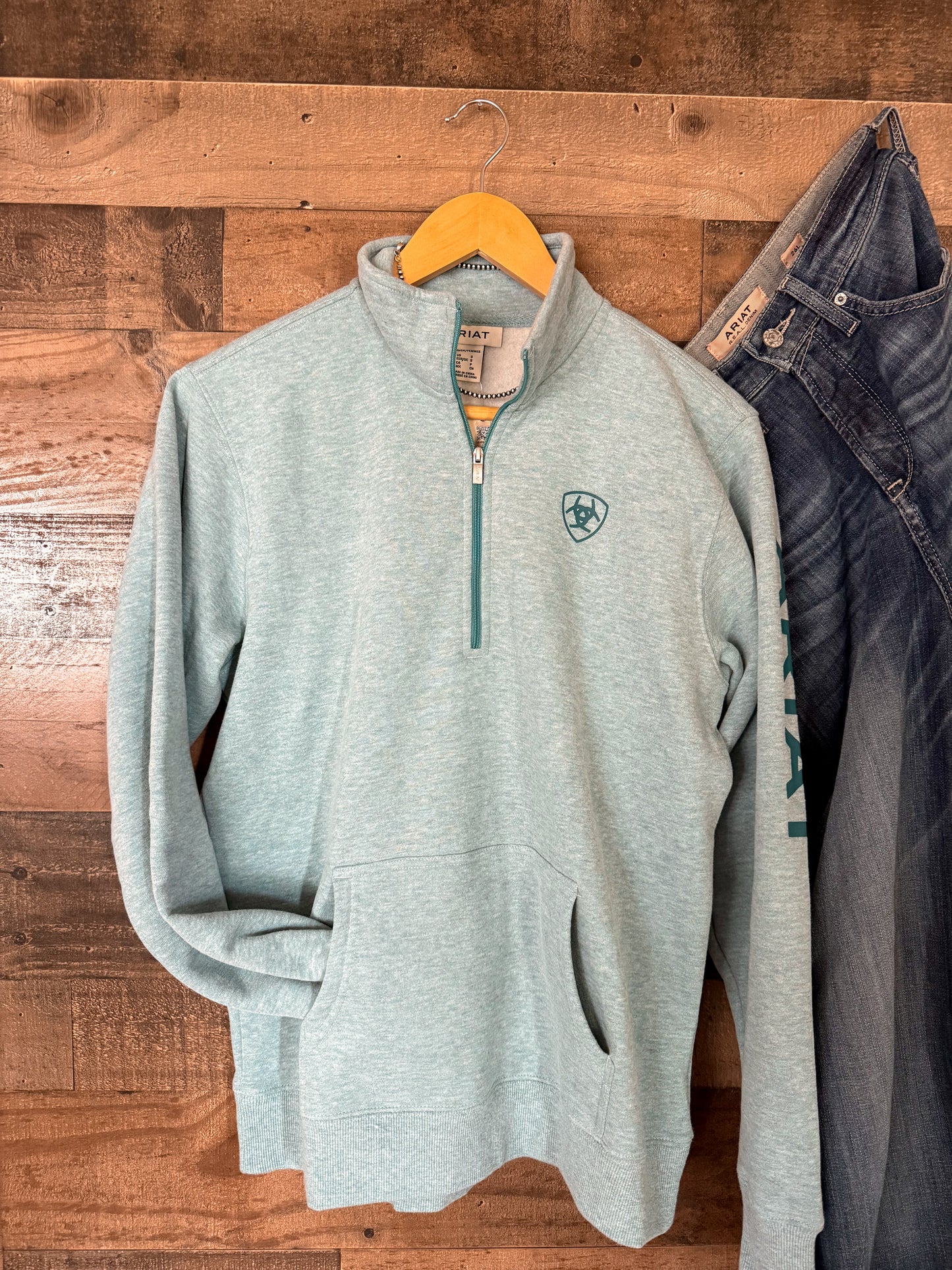 ARIAT: Logo 1/2 Zip Pullover