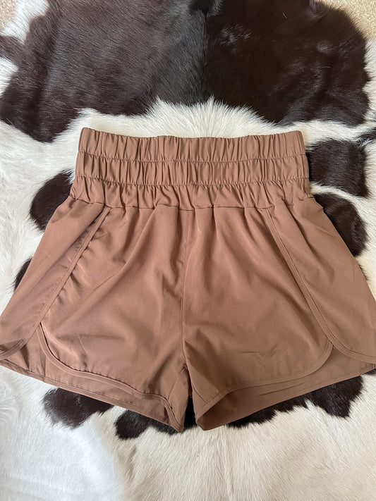 The Wynne Shorts in Chestnut