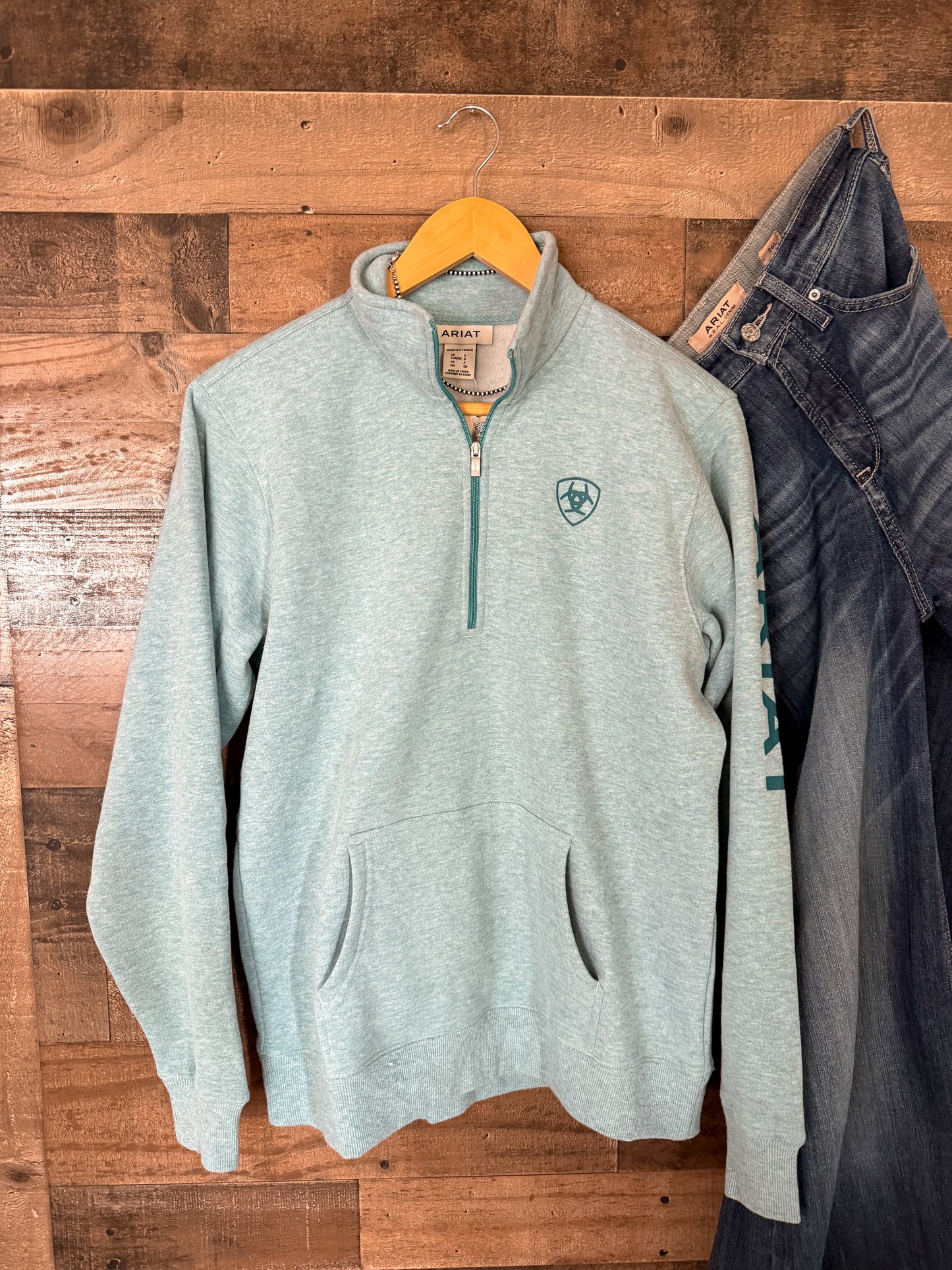 ARIAT: Logo 1/2 Zip Pullover